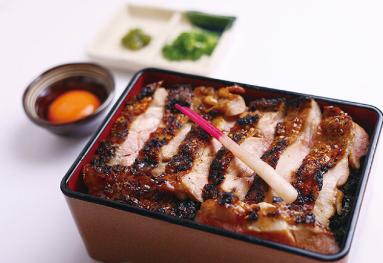 備長炭炭火焼奥美濃古地鶏　鶏ステーキ重御膳
