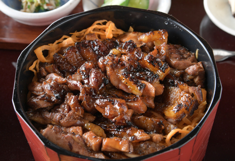 備長炭炭火焼奥美濃古地鶏 鶏ひつまぶし御膳